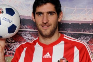 Danny Graham scored his first goal in 28 months, as Sunderland claimed a 2-0 win at Everton