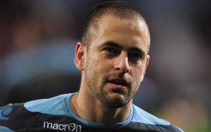 Former-England international playmaker Joe Cole has joined League One Coventry on loan